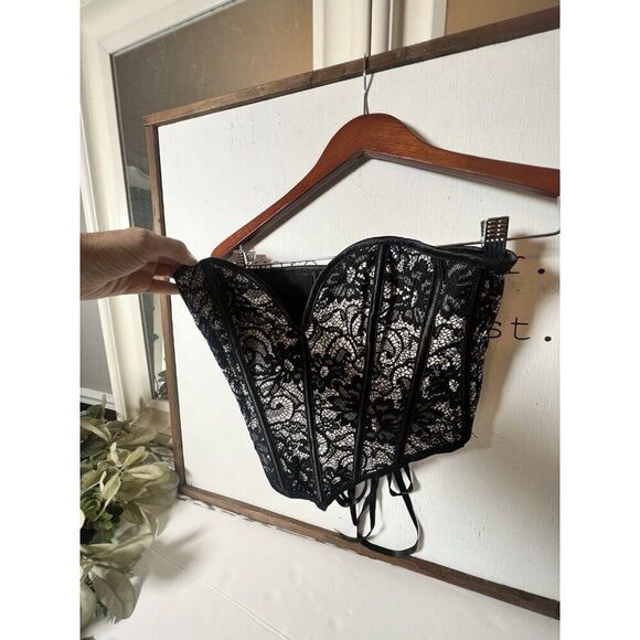 Women's Back Lace Up Corset Size Small.      A - Picture 2 of 6